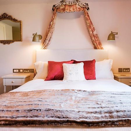 The Bower Inn Bridgwater Bagian luar foto A bedroom at the hotel