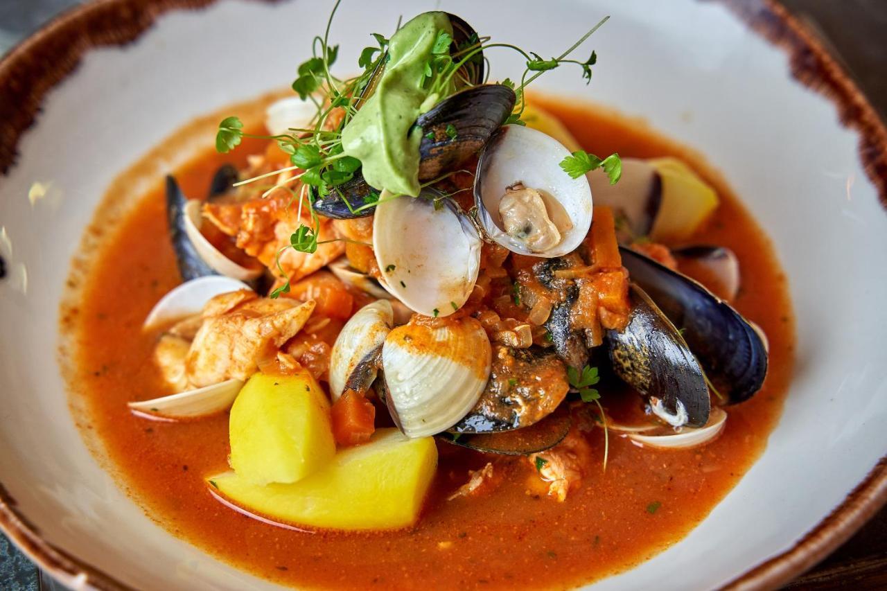 The Bower Inn Bridgwater Bagian luar foto Clam and mussel chowder