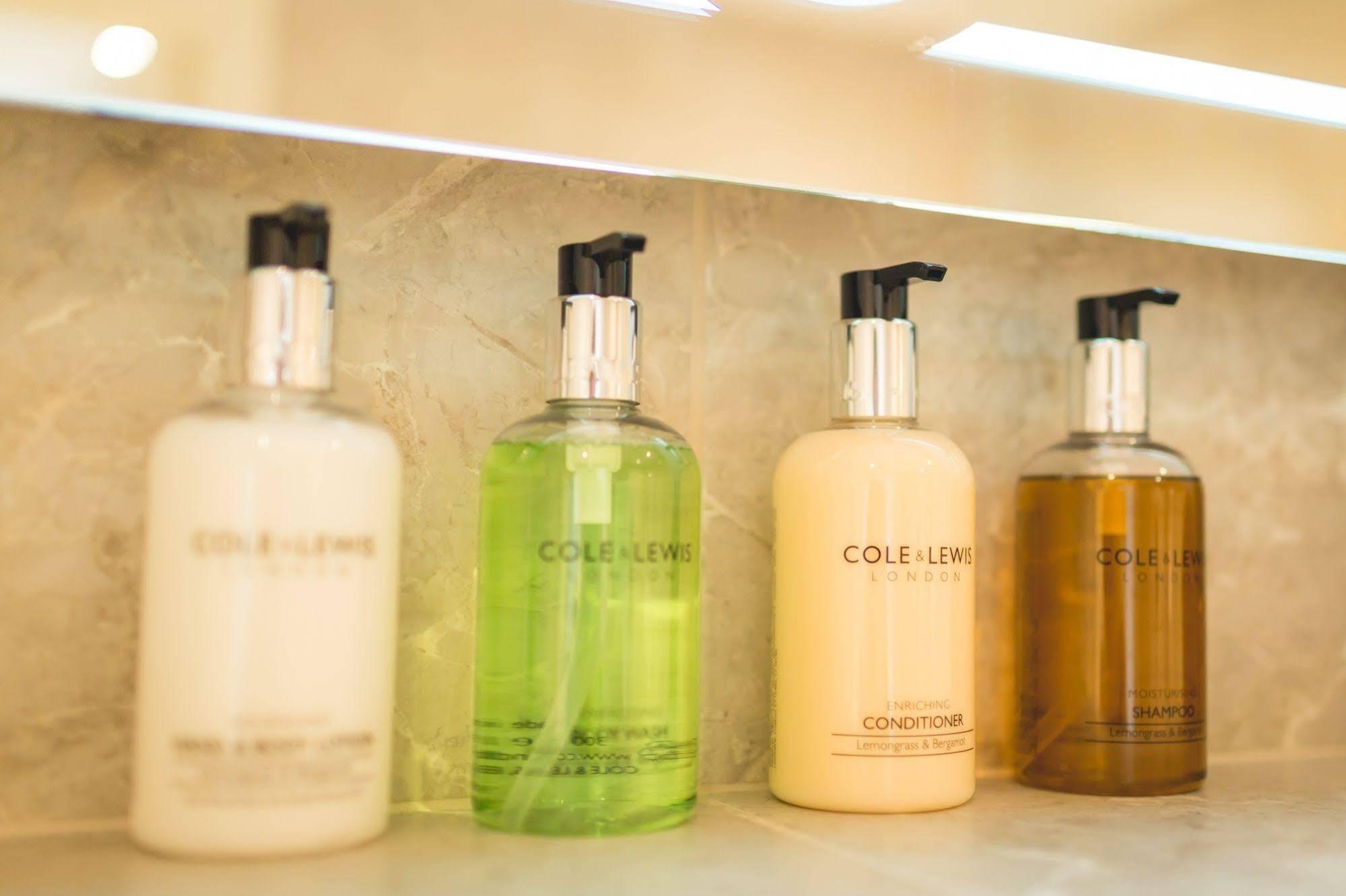 The Bower Inn Bridgwater Bagian luar foto A selection of toiletries