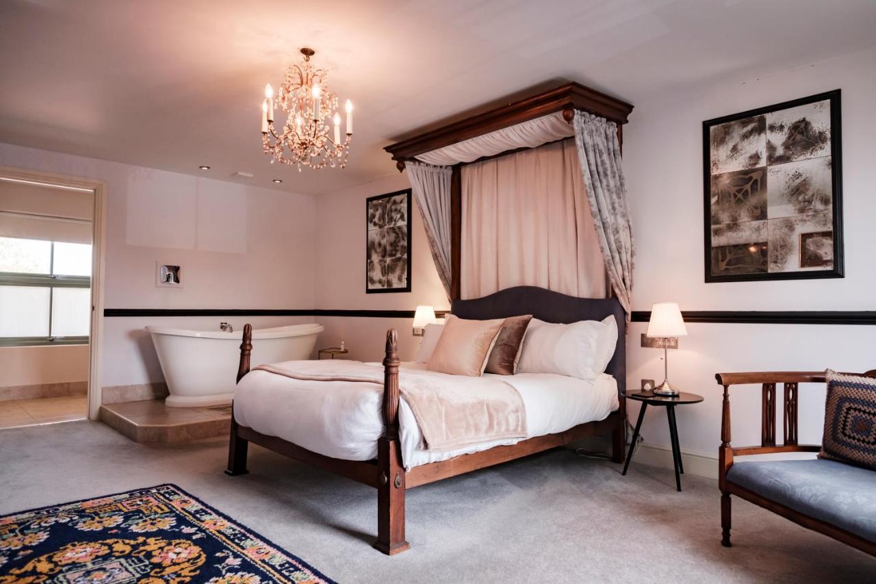The Bower Inn Bridgwater Bagian luar foto A room at the hotel