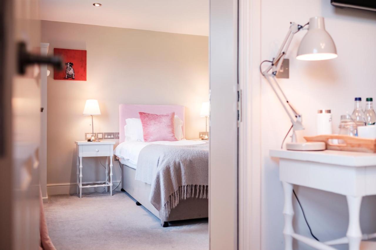 The Bower Inn Bridgwater Bagian luar foto A room at the hotel