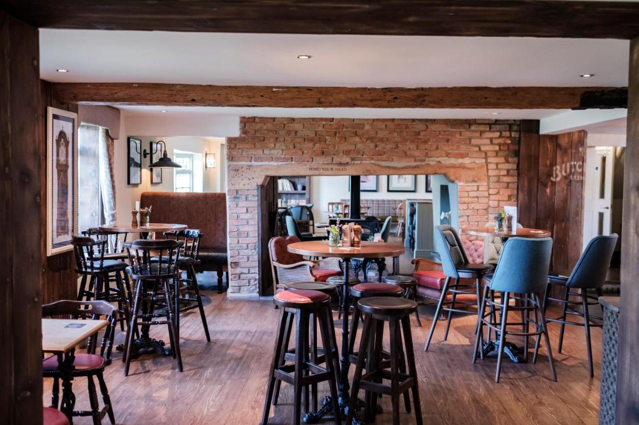 The Bower Inn Bridgwater Bagian luar foto The interior of the pub